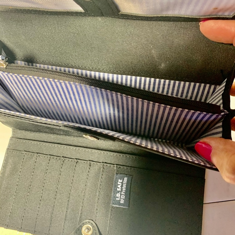 NAUTICA Wallet - Picture 2 of 4